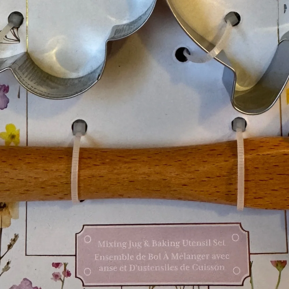 🪻Bakeshop Ceramic Floral Mixing Bowl Cookie Cutter and Spatula Set